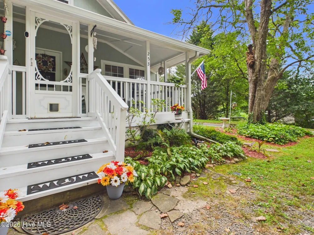 253 Truett Camp Road Hayesville, NC 28904