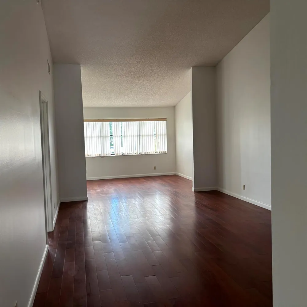 7641 Tahiti Lane #205 Lake Worth, FL 33467
