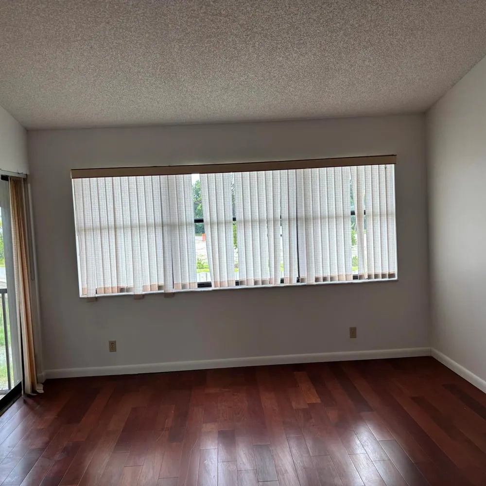 7641 Tahiti Lane #205 Lake Worth, FL 33467
