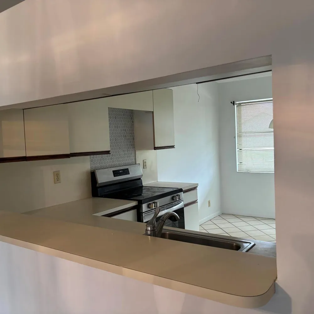 7641 Tahiti Lane #205 Lake Worth, FL 33467