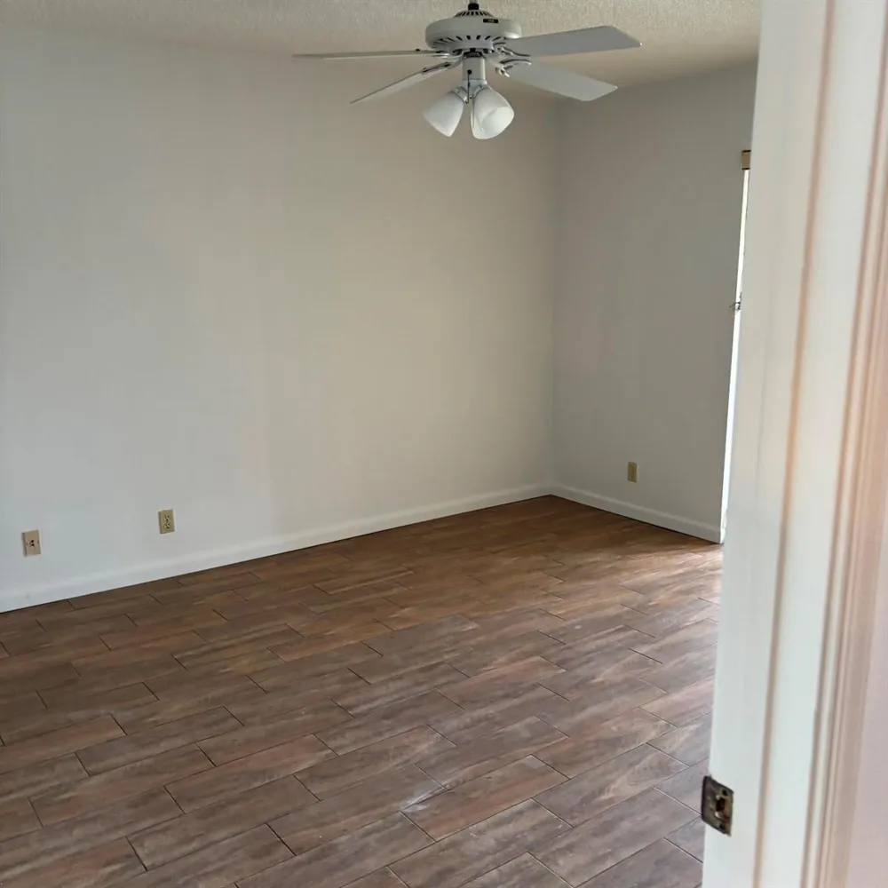 7641 Tahiti Lane #205 Lake Worth, FL 33467