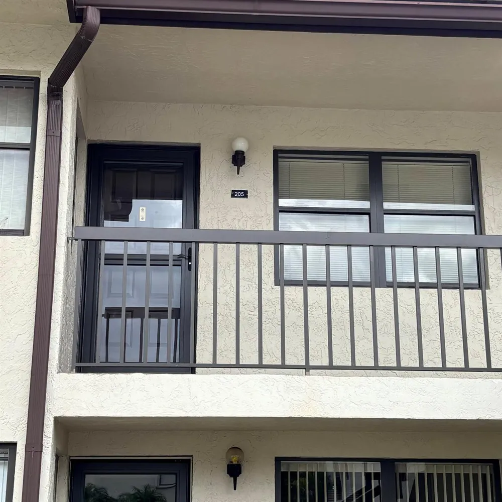 7641 Tahiti Lane #205 Lake Worth, FL 33467