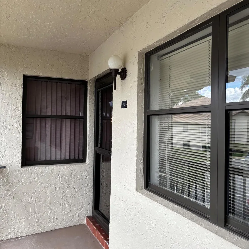 7641 Tahiti Lane #205 Lake Worth, FL 33467