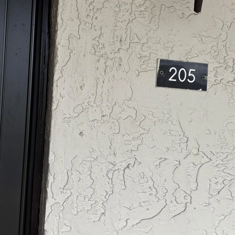 7641 Tahiti Lane #205 Lake Worth, FL 33467