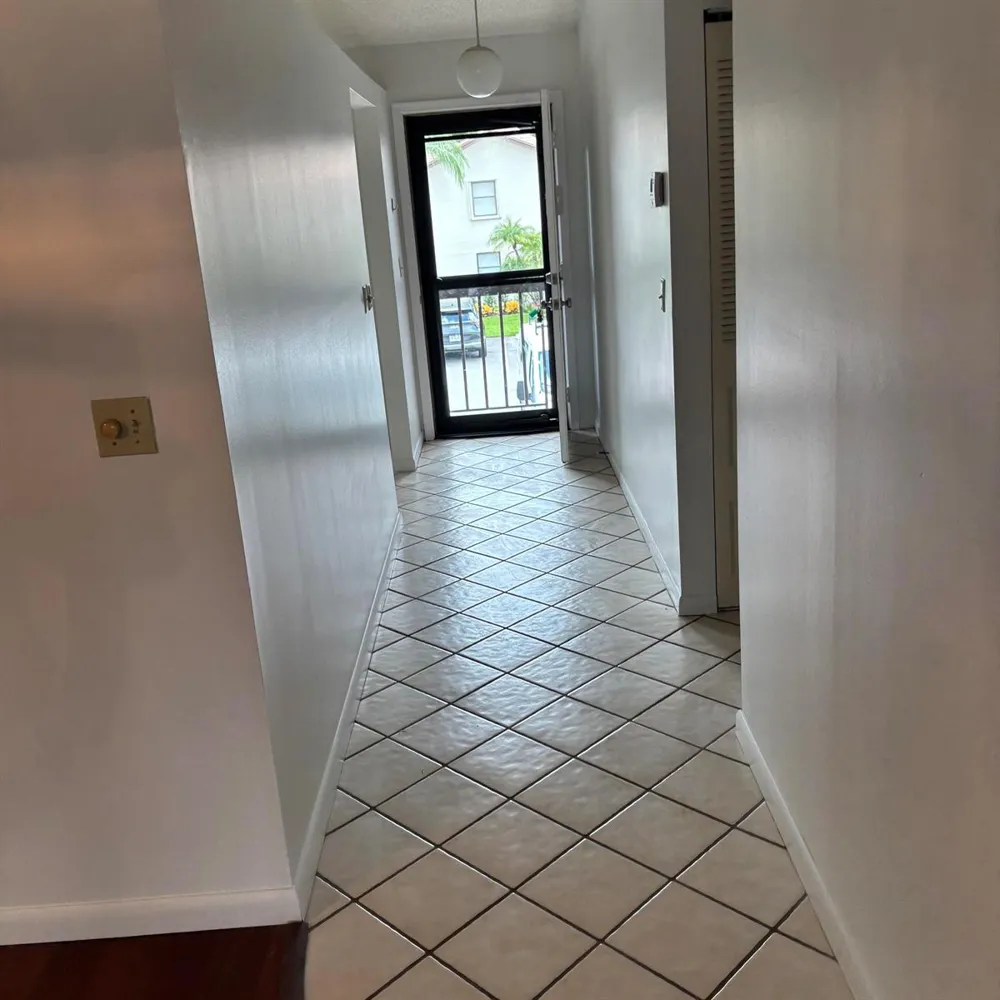 7641 Tahiti Lane #205 Lake Worth, FL 33467