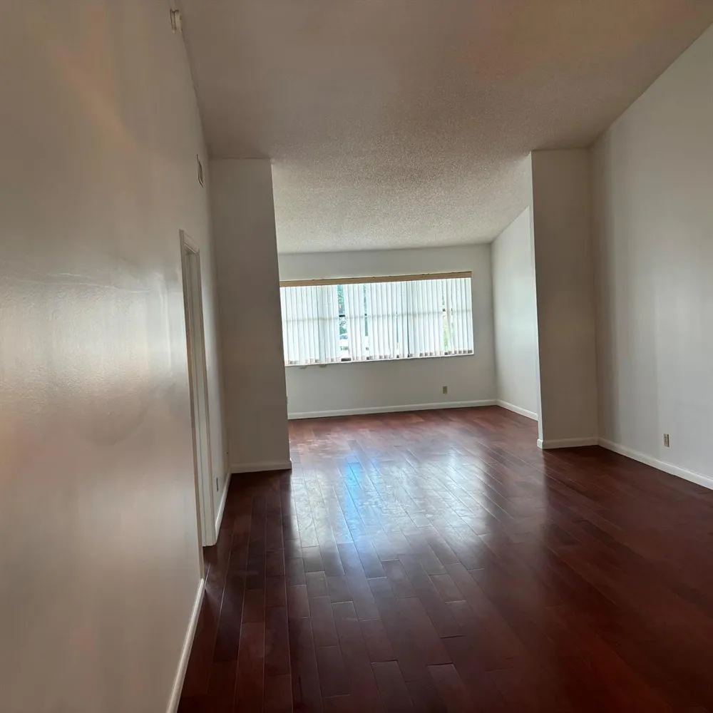 7641 Tahiti Lane #205 Lake Worth, FL 33467
