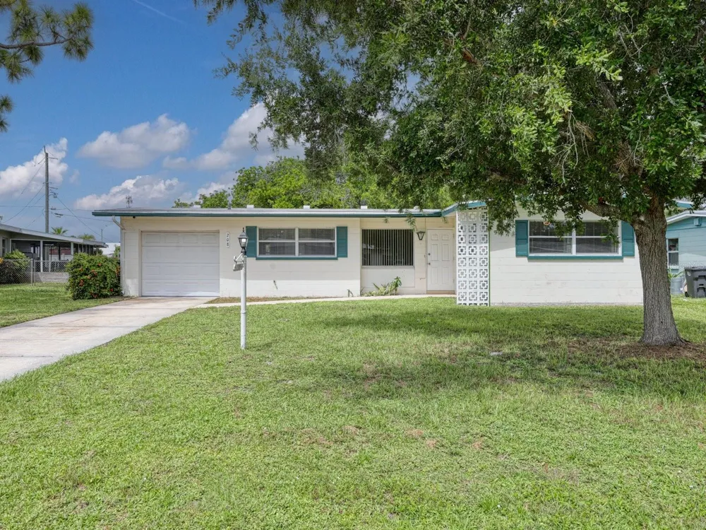 208 62ND STREET W Bradenton, FL 34209