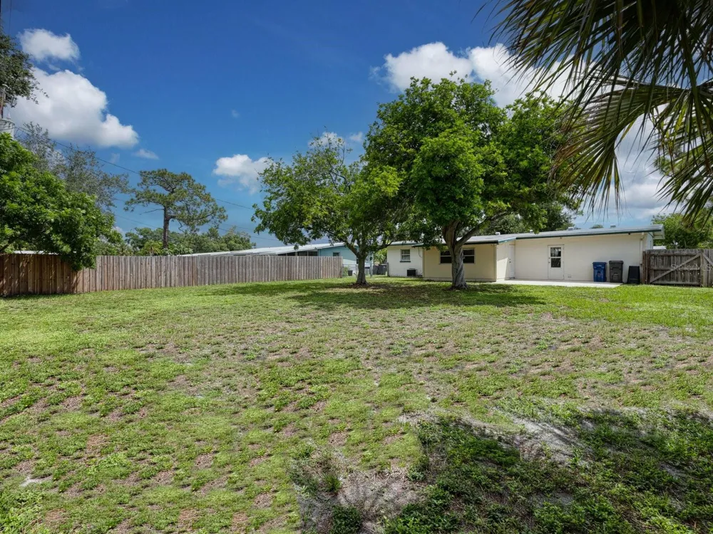 208 62ND STREET W Bradenton, FL 34209