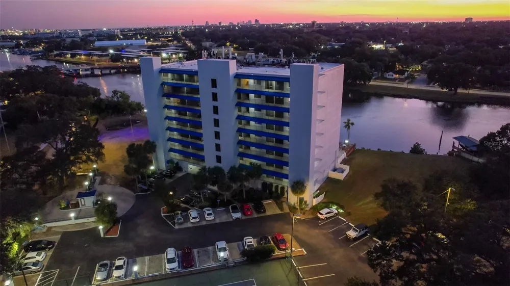 2780 RIVERSIDE DRIVE #805 Tampa, FL 33602