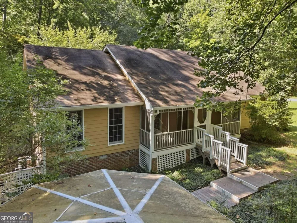 724 Clarke TRL Dacula, GA 30019