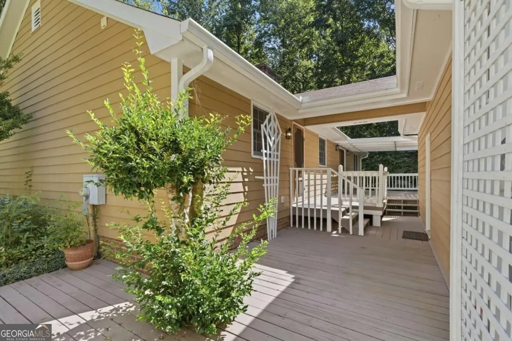 724 Clarke TRL Dacula, GA 30019