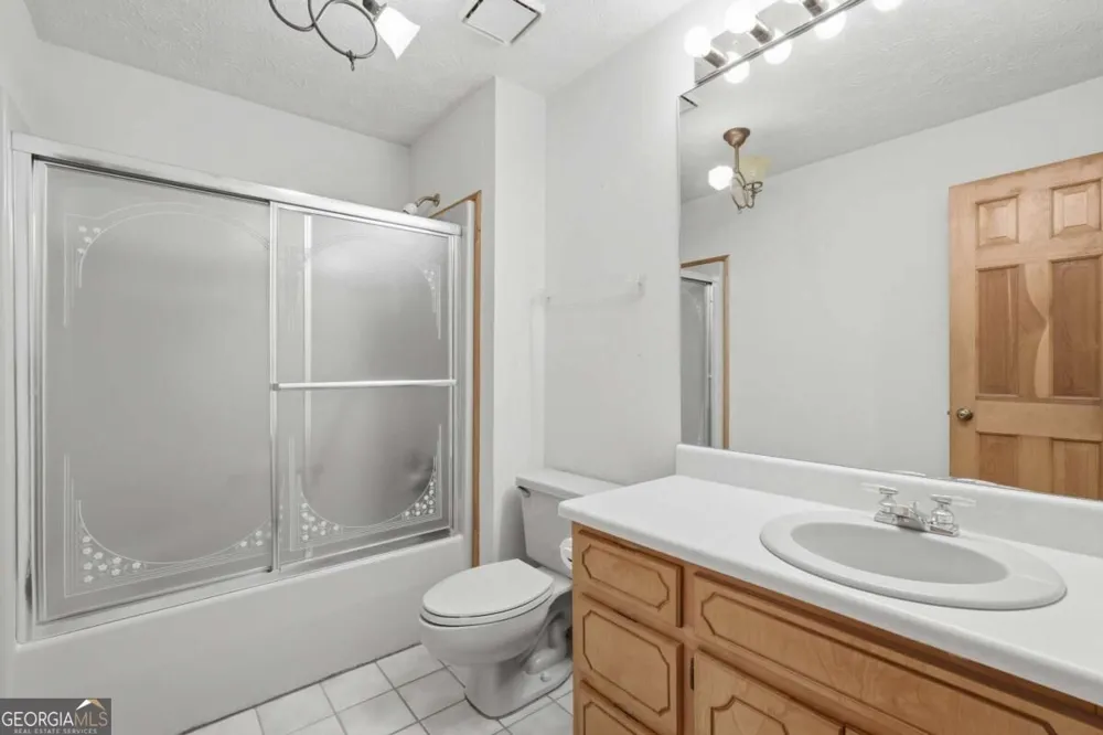724 Clarke TRL Dacula, GA 30019