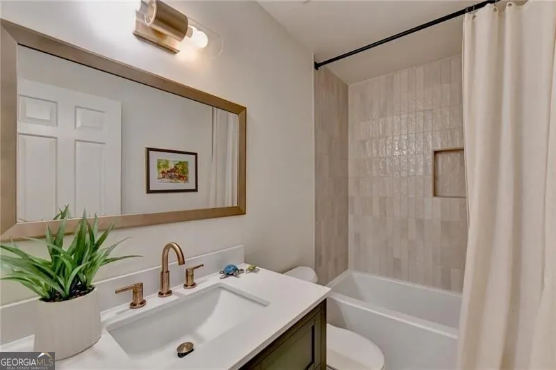 585 Cambridge WAY Sandy Springs, GA 30328