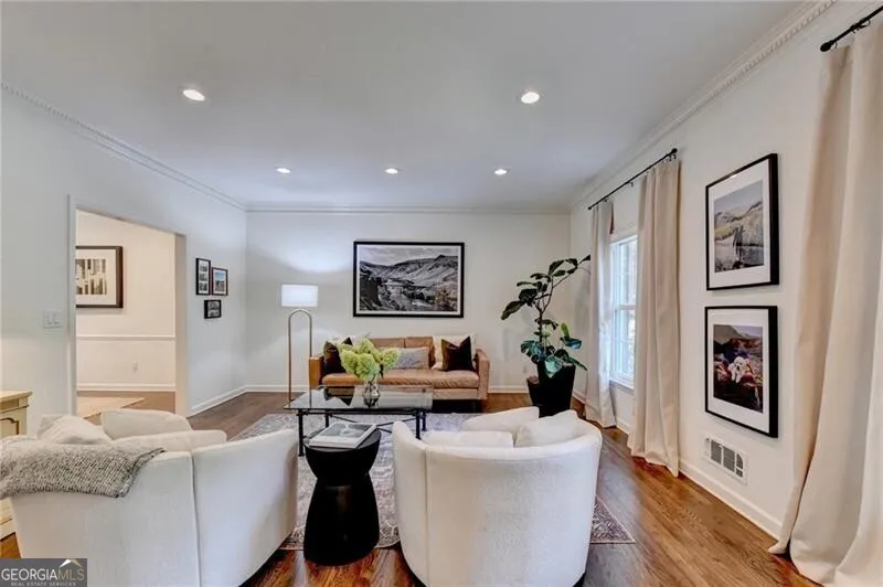585 Cambridge WAY Sandy Springs, GA 30328
