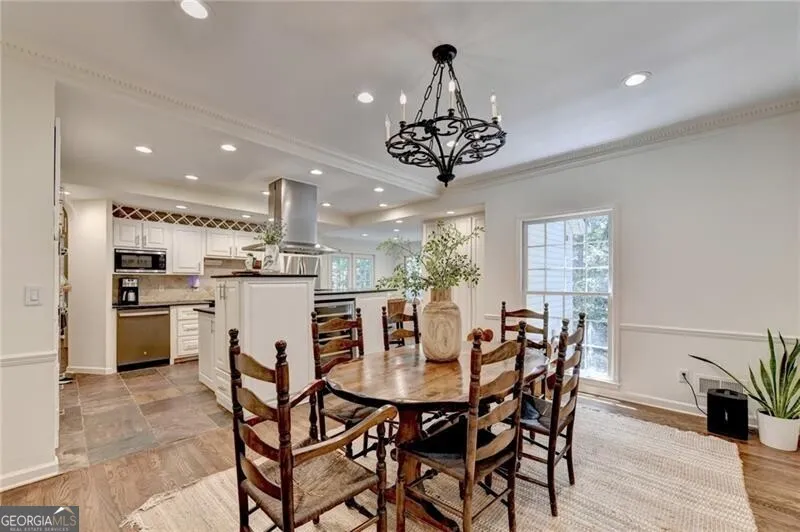 585 Cambridge WAY Sandy Springs, GA 30328