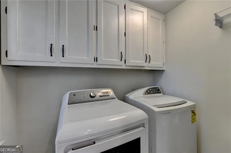 585 Cambridge WAY Sandy Springs, GA 30328