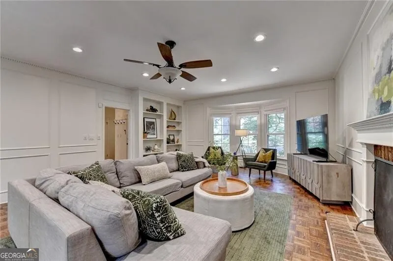 585 Cambridge WAY Sandy Springs, GA 30328