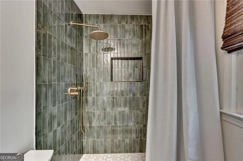 585 Cambridge WAY Sandy Springs, GA 30328