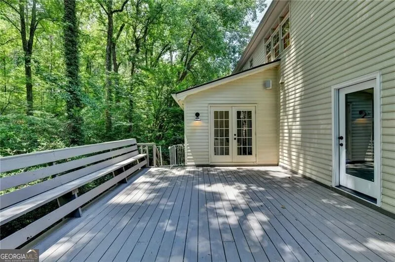 585 Cambridge WAY Sandy Springs, GA 30328
