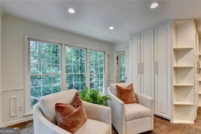 585 Cambridge WAY Sandy Springs, GA 30328