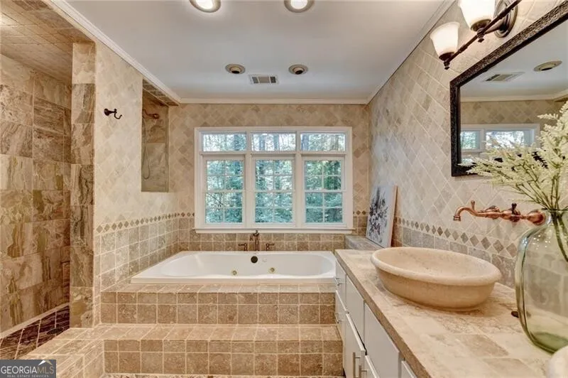 585 Cambridge WAY Sandy Springs, GA 30328