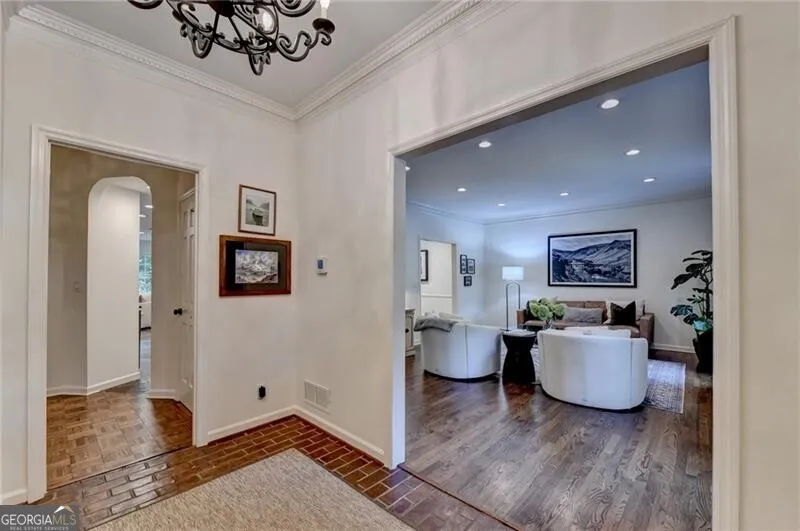 585 Cambridge WAY Sandy Springs, GA 30328