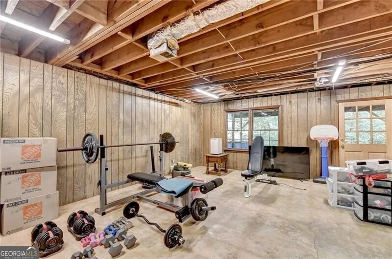 585 Cambridge WAY Sandy Springs, GA 30328