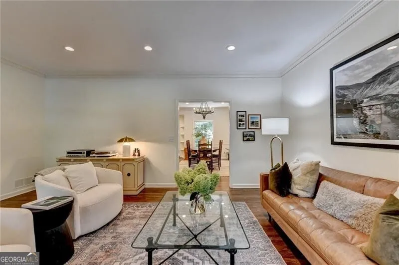 585 Cambridge WAY Sandy Springs, GA 30328