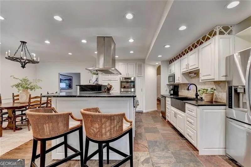 585 Cambridge WAY Sandy Springs, GA 30328