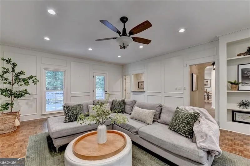 585 Cambridge WAY Sandy Springs, GA 30328
