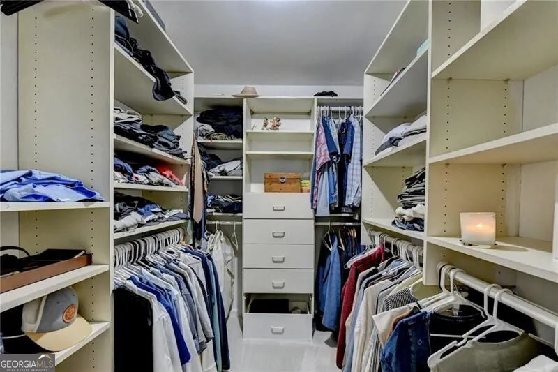 585 Cambridge WAY Sandy Springs, GA 30328