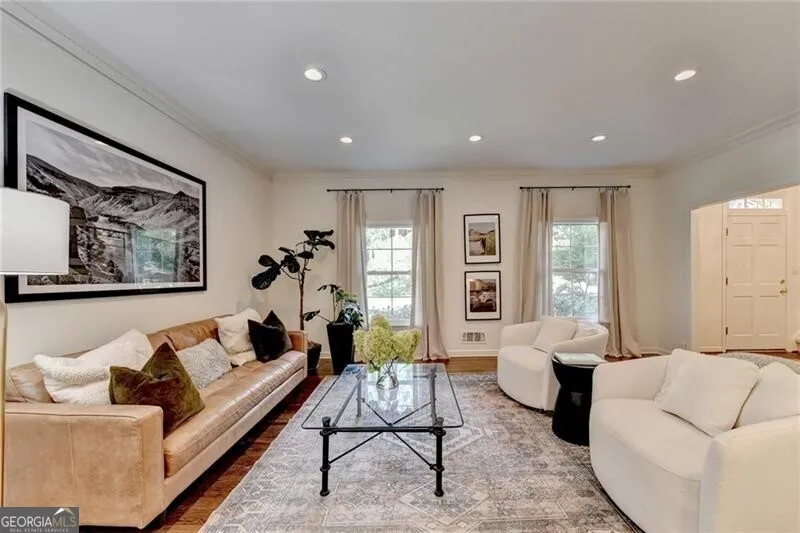 585 Cambridge WAY Sandy Springs, GA 30328