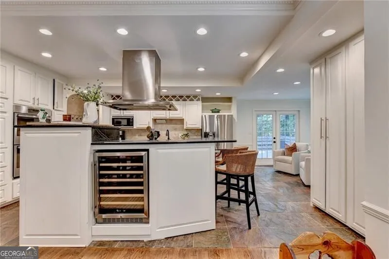 585 Cambridge WAY Sandy Springs, GA 30328