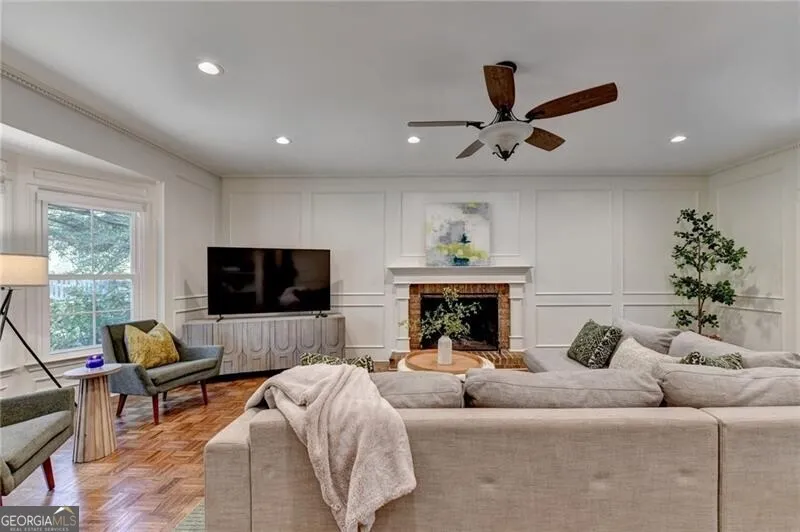 585 Cambridge WAY Sandy Springs, GA 30328