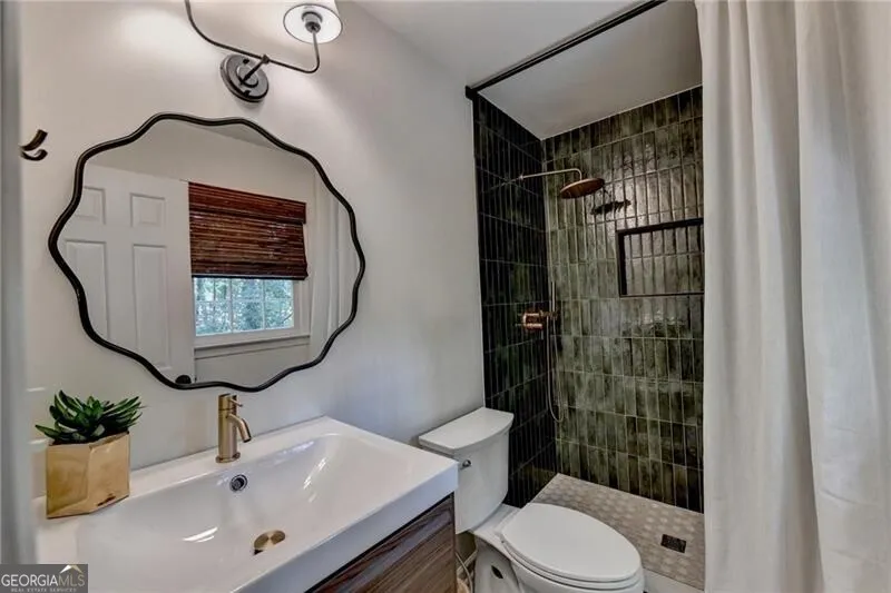 585 Cambridge WAY Sandy Springs, GA 30328