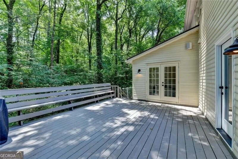 585 Cambridge WAY Sandy Springs, GA 30328