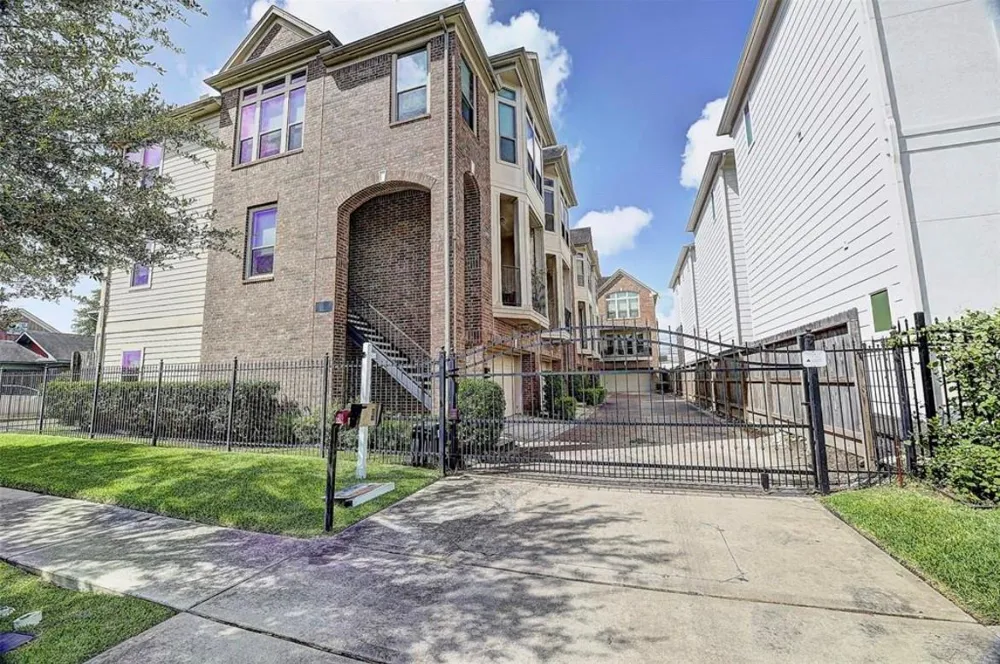 2010 Rosedale Street #B Houston, TX 77004