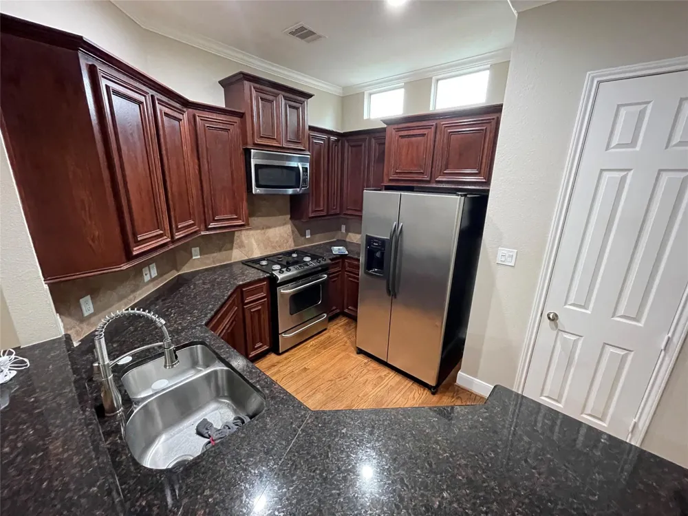 2010 Rosedale Street #B Houston, TX 77004