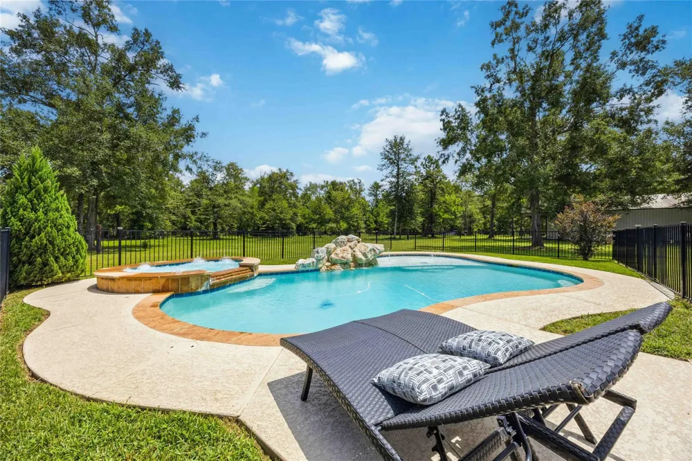 866 Big Buck Drive Cleveland, TX 77328