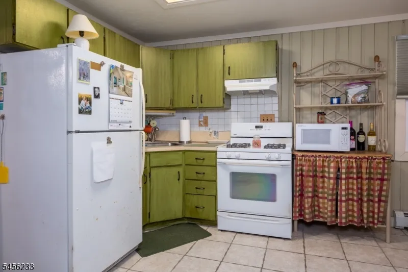 10 Pochuck Dr Vernon, NJ 07461