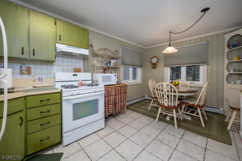 10 Pochuck Dr Vernon, NJ 07461