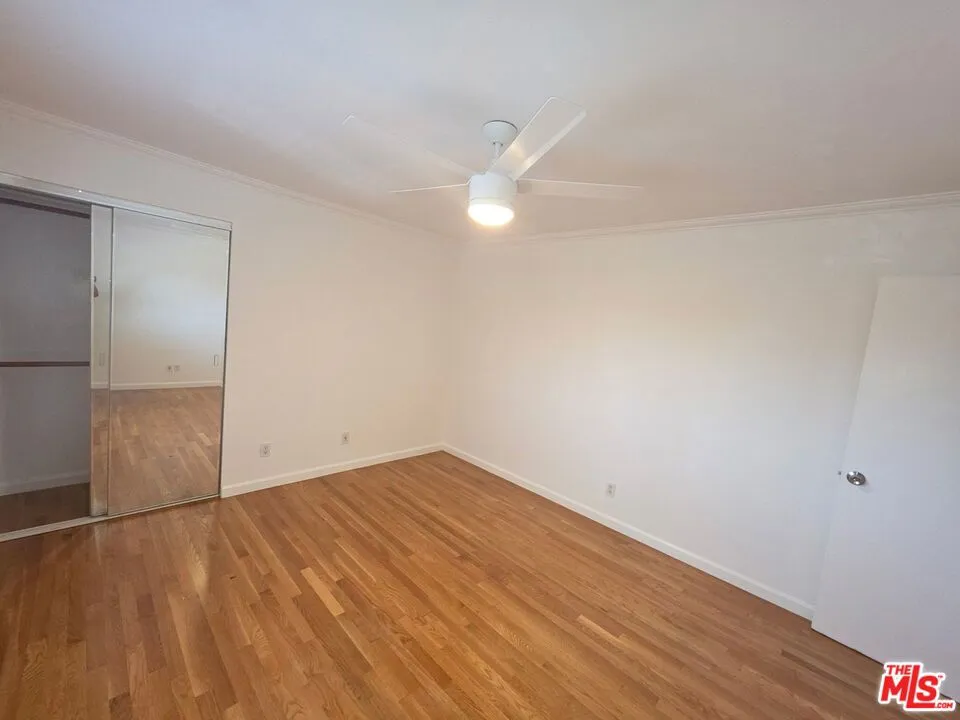 305 Broadway Street #11 Los Angeles, CA 90291