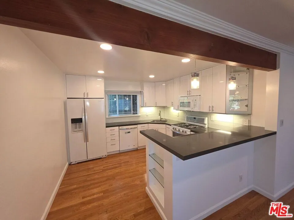 305 Broadway Street #11 Los Angeles, CA 90291