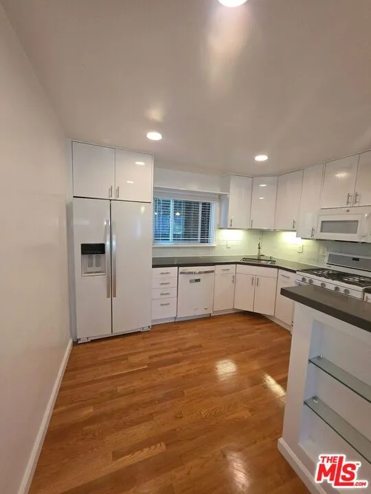 305 Broadway Street #11 Los Angeles, CA 90291