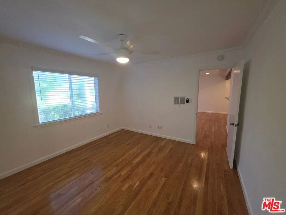 305 Broadway Street #11 Los Angeles, CA 90291