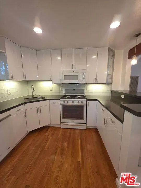 305 Broadway Street #11 Los Angeles, CA 90291