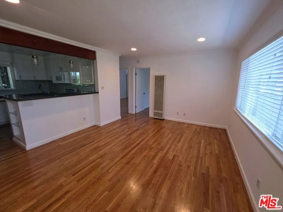 305 Broadway Street #11 Los Angeles, CA 90291