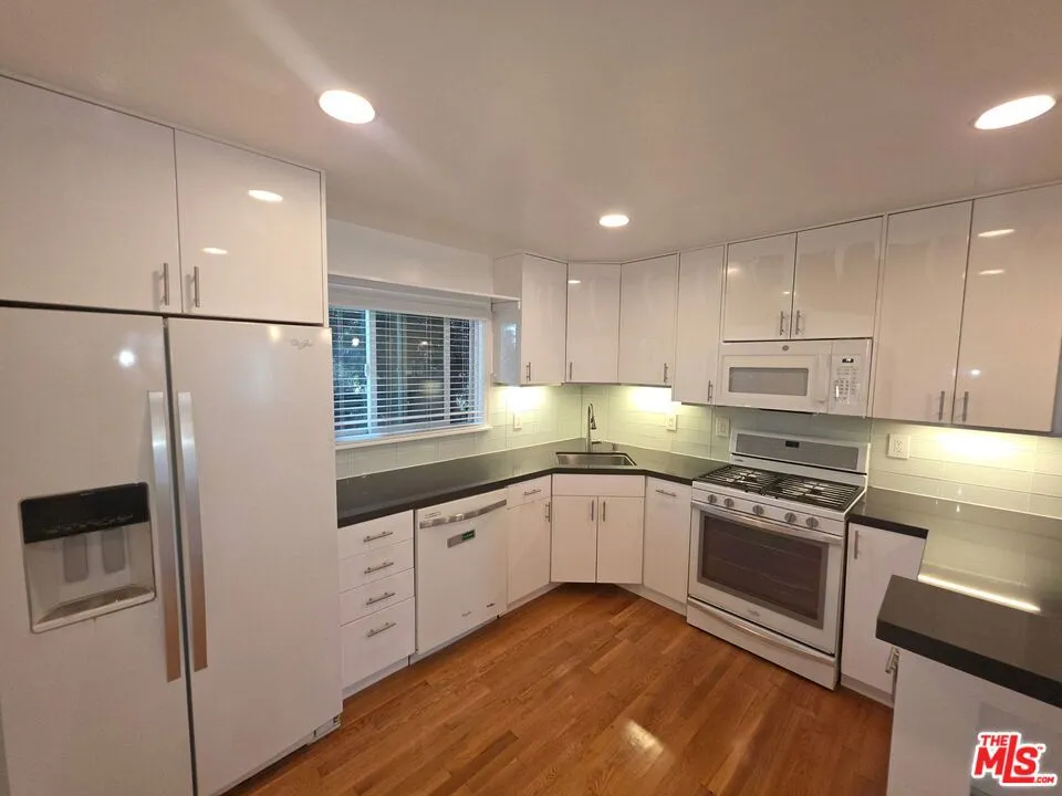 305 Broadway Street #11 Los Angeles, CA 90291