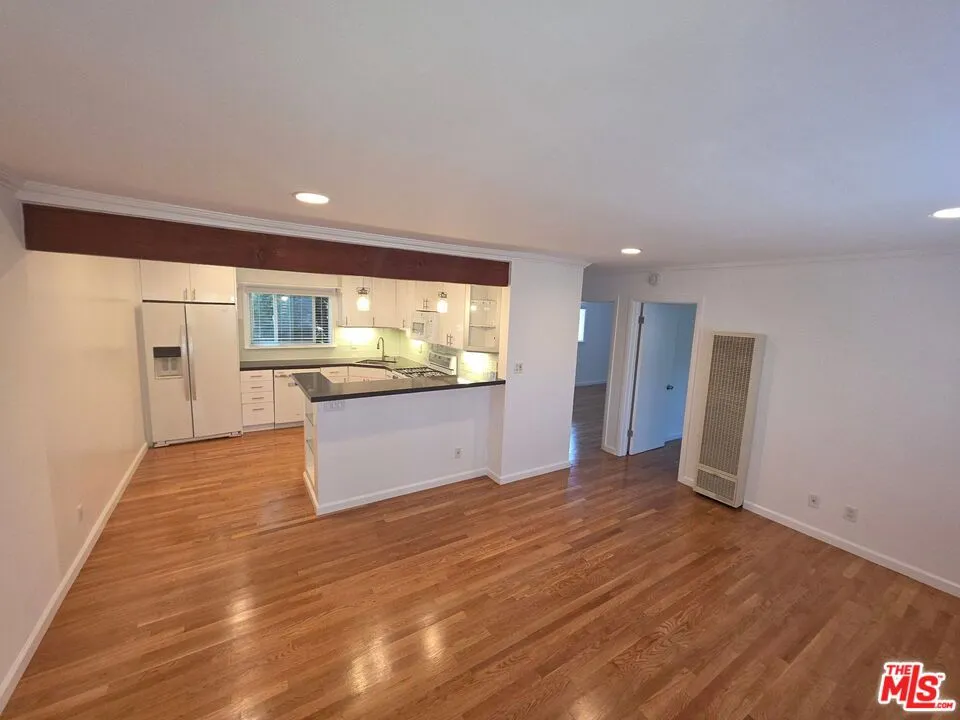 305 Broadway Street #11 Los Angeles, CA 90291