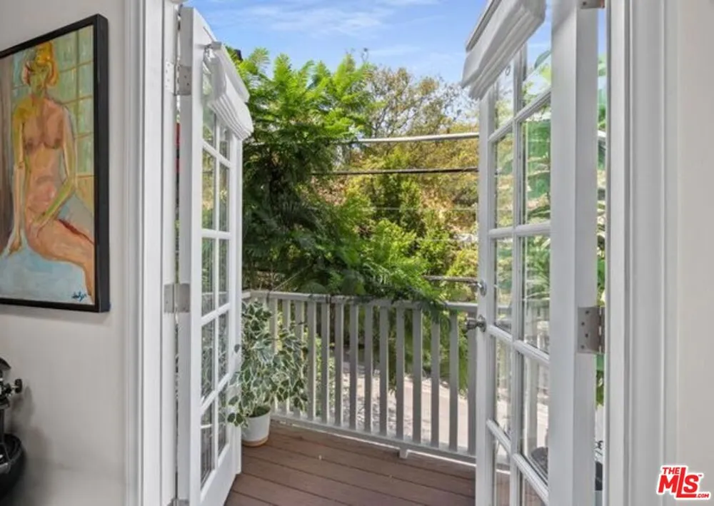 8936 Wonderland Avenue Los Angeles, CA 90046
